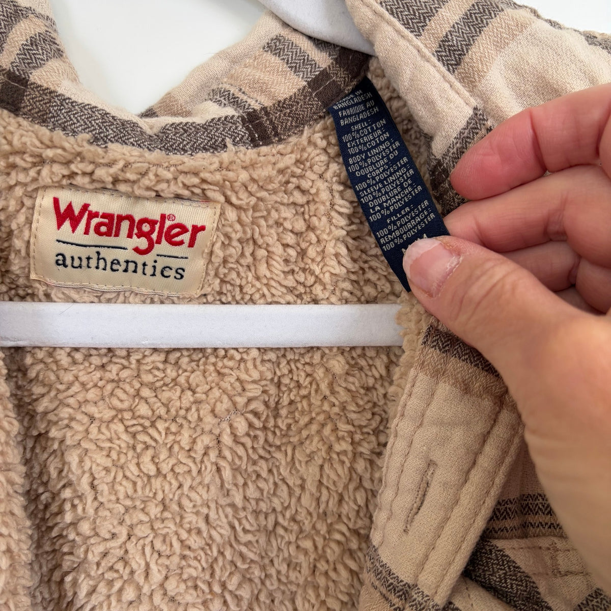 Wrangler Sherpa Lined Plaid Shacket Size M Cream Tan Brown Flannel Shirt Jacket