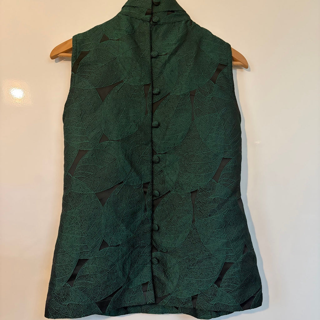odAOMO Emerald Green Leaf Brocade Structured Sleeveless Top L