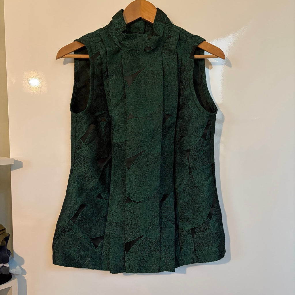 odAOMO Emerald Green Leaf Brocade Structured Sleeveless Top L
