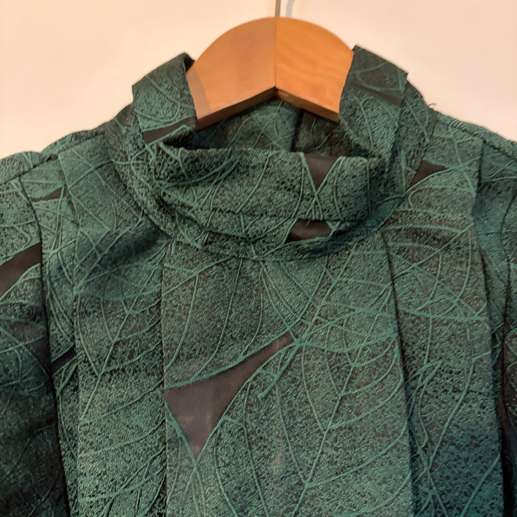 odAOMO Emerald Green Leaf Brocade Structured Sleeveless Top L